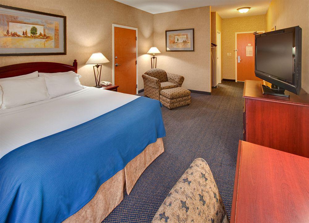 Holiday Inn Express Jamestown By Ihg Kültér fotó